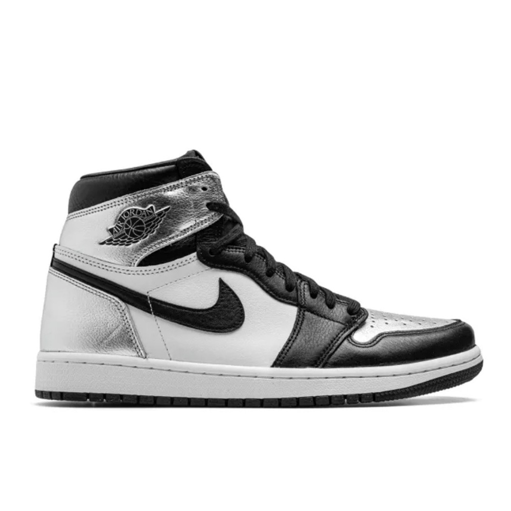 Nike Men's Black and Silver Sneakers